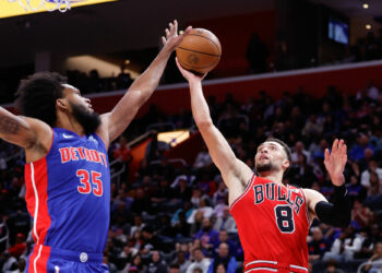 Zach LaVine (Chicago Bulls) face à Marvin Bagley III (Detroit Pistons) - Photo by Icon sport