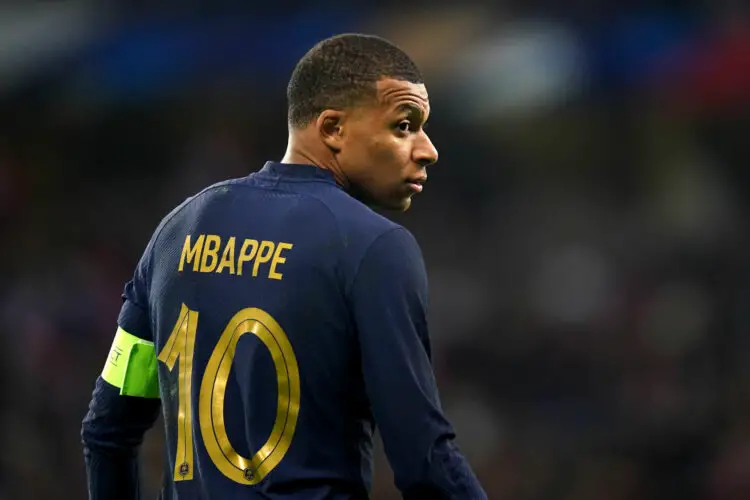 Binetôt considéré comme agent libre, Kylian Mbappe compte bien toucher une grosse prime à la signature de son prochain contrat. - Photo by Icon sport.