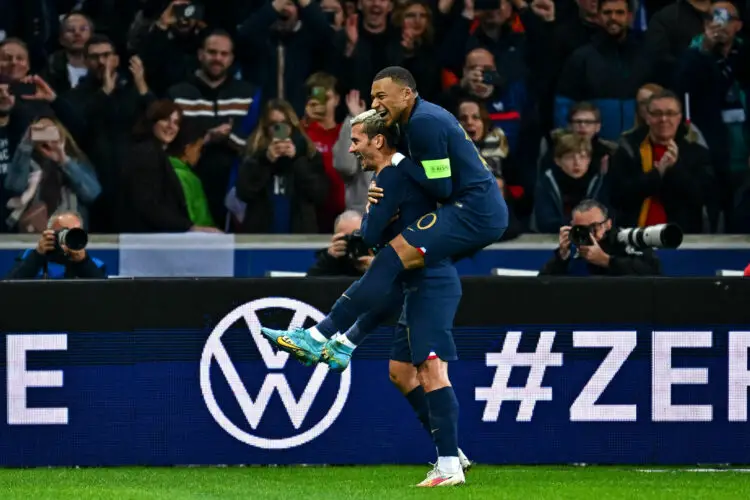 Kylian Mbappé et Antoine Griezmann réalisent un parcours sans faute avec les Bleus dans ses éliminatoires pour l'Euro 2024. - Photo by Baptiste Fernandez/Icon Sport.