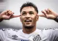 SANTOS, BRAZIL – OCTOBER 1: Marcos Leonardo of Santos FC celebrates with team mates after scoring his goal ,during the Brasileirao Assai – Serie A 2023 match between Santos FC and CR Vasco da Gama at Vila Belmiro Stadium on October 1, 2023 in Santos, Brazil. (Photo by PGG/Icon Sport) - Photo by Icon sport