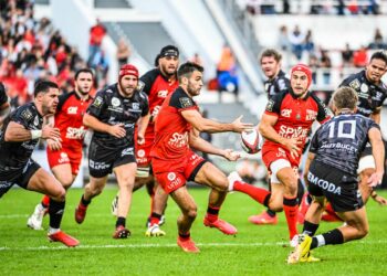 Aymeric LUC and Gabin VILLIERE of Toulon during the Top 14 match between Rugby Club Toulonnais and Union Sportive Oyonnax Rugby at Stade Mayol on October 29, 2023 in Toulon, France. (Photo by Pascal Della Zuana/Icon Sport)