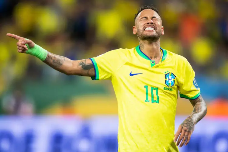 Neymar devrait être éloigné des terrains plus longtemps que prévu. - Photo by Icon sport.