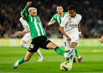 Pezzella (Betis) face à Rodrygo (Real Madrid) - Photo by Icon sport