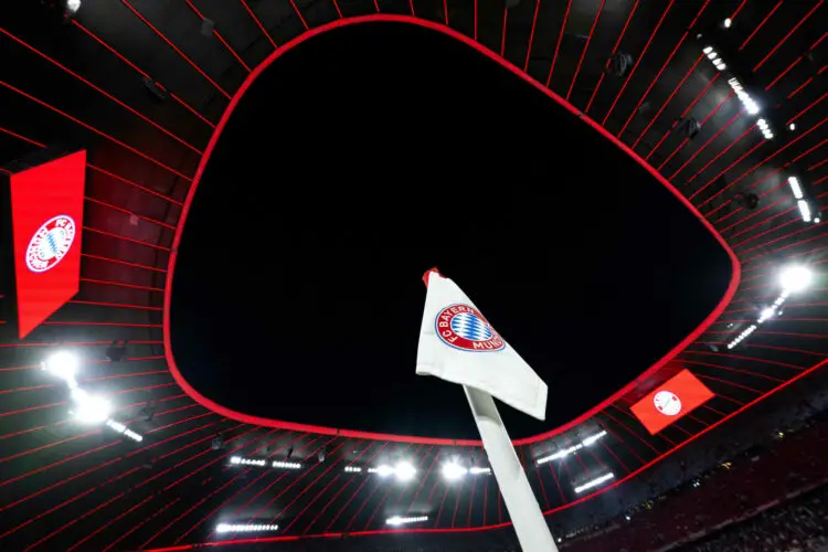 20 September 2023, Bavaria, Munich: Soccer: Champions League, Bayern Munich - Manchester United, Group Stage, Group A, Matchday 1, at Allianz Arena. A corner flag with Bayern Munich logo stands before the match at Allianz Arena. Photo: Sven Hoppe/dpa - Photo by Icon sport