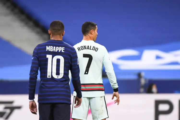 Kylian Mbappé et Cristiano Ronaldo - Icon Sport