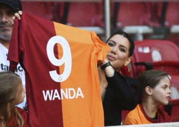 Galatasaray organized a signing ceremony for their new players at Rams Park Stadium in Istanbul , Turkey on July 30 , 2023. ( Photo by Seskimphoto ) Pictured: Wanda Nara and her daughters - Photo by Icon sport
