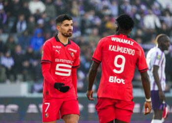 Martin Terrier (à gauche) et Arnaud Kalimuendo (à droite) - Stade Rennais - Photo by Pierre Costabadie/Icon Sport.