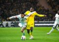 Morgan SANSON (Nice) à la lautte avec Moses SIMON (Nantes) (Photo by Hugo Pfeiffer/Icon Sport)