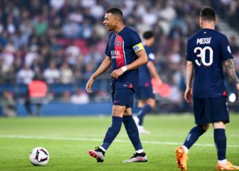 Kylian Mbappé (à gauche), Lionel Messi (à droite) - PSG - Photo by  Philippe Lecoeur/FEP/Icon Sport.