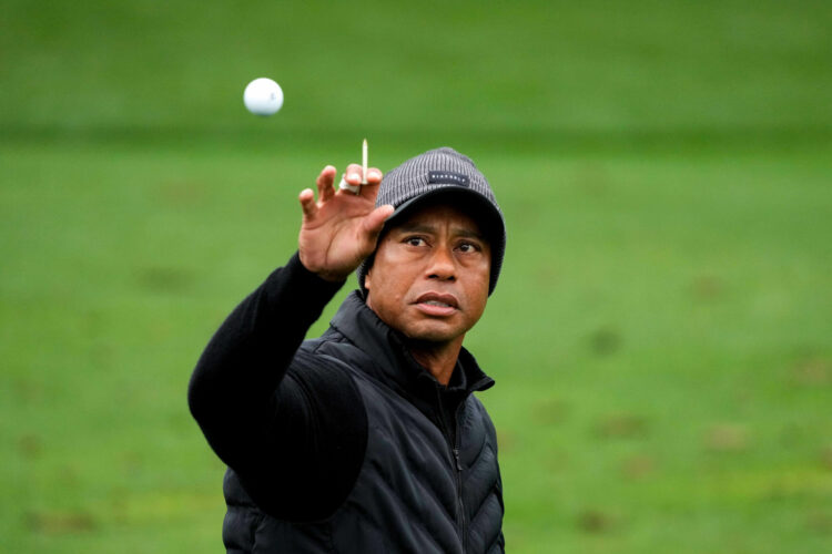 Apr 8, 2023; Augusta, Georgia, USA; Tiger Woods tosses a ball on the driving range during the third round of The Masters golf tournament. Mandatory Credit: Kyle Terada-USA TODAY Sports/Sipa USA - Photo by Icon sport