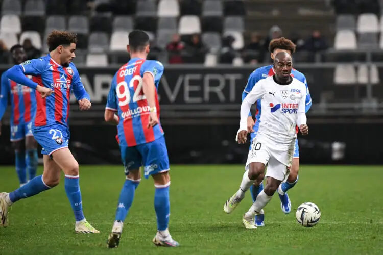 10 Gael KAKUTA (asc) during the Ligue 2 BKT match between Amiens Sporting Club and Stade Malherbe Caen at Stade de la Licorne on December 19, 2023 in Amiens, France. (Photo by Anthony Bibard/FEP/Icon Sport)