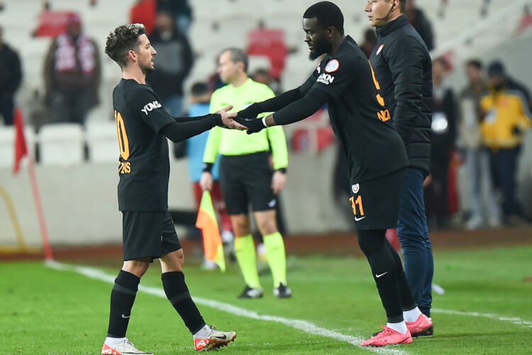 Dries Mertens (L) and Tanguy Ndombele of Galatasaray during the Turkish Super League match between Sivasspor and Galatasaray at 4 Eylul Stadium on January 11, 2024 in Sivas, Turkey. (Photo by SeskimPhoto ) - Photo by Icon Sport