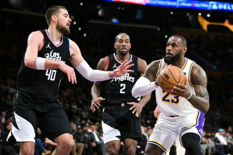Jan 7, 2024; Los Angeles, California, USA; Los Angeles Lakers forward LeBron James (23) drives past Los Angeles Clippers center Ivica Zubac (40) and forward Kawhi Leonard (2) in the first half at Crypto.com Arena. Mandatory Credit: Jayne Kamin-Oncea-USA TODAY Sports/Sipa USA - Photo by Icon sport