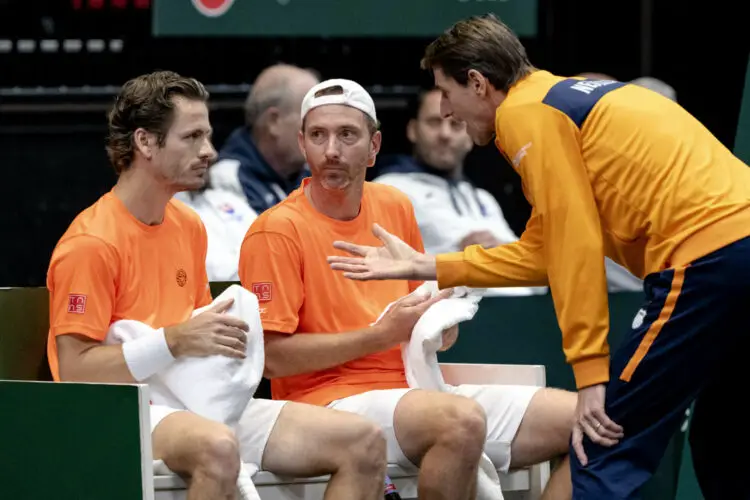GRONINGEN - (FLR) Wesley Koolhof and Matwe Middelkoop in conversation with Captain Paul Haarhuis (Netherlands) in action against Lukas Klein and Alex Molcan (Slovakia) during the qualification round for the Davis Cup Finals. The winner will qualify for the group stage of the Davis Cup Finals in September. AP SANDER KING - Photo by Icon sport
