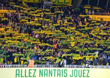 Fans of Nantes (Photo by Daniel Derajinski/Icon Sport)