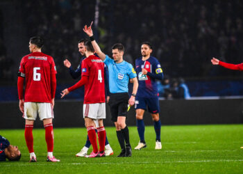 Benoit BASTIEN, referee give a red card at Lilian BRASSIER of Brest during the French Cup match between Paris Saint-Germain and Stade Brestois at Parc des Princes on February 7, 2024 in Paris, France. (Photo by Johnny Fidelin/Icon Sport)