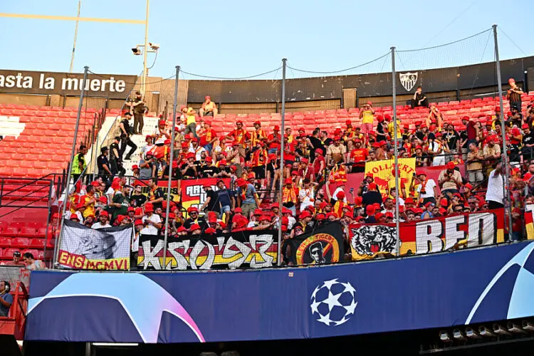Supporteurs de Lens à Séville en 2023 - Photo by Icon Sport