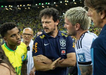 Rodrygo et De Paul lors de Brésil - Argentine en 2023   - Photo by Icon Sport