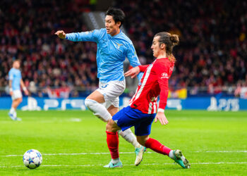 Daichi Kamada (L) of Lazio and Ça?lar Söyüncü (R) of Atletico Madrid seen in action during the UEFA Champions League match between Atletico Madrid and Lazio at Civitas Metropolitan Stadium. Final score; Atletico Madrid 2:0 Lazio. (Photo by Alberto Gardin / SOPA Images/Sipa USA) - Photo by Icon sport   - Photo by Icon Sport