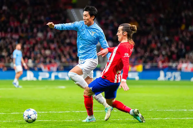 Daichi Kamada (L) of Lazio and Ça?lar Söyüncü (R) of Atletico Madrid seen in action during the UEFA Champions League match between Atletico Madrid and Lazio at Civitas Metropolitan Stadium. Final score; Atletico Madrid 2:0 Lazio. (Photo by Alberto Gardin / SOPA Images/Sipa USA) - Photo by Icon sport   - Photo by Icon Sport