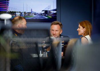 BAHRAIN - Christian Horner (Red Bull Racing) and Geri Halliwell before the Bahrain Grand Prix. ANP REMKO DE WAAL   - Photo by Icon Sport