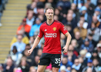 Jonny Evans of Manchester United during the Premier League match Manchester City vs Manchester United at Etihad Stadium, Manchester, United Kingdom, 3rd March 2024  (Photo by Mark Cosgrove/News Images) in Manchester, United Kingdom on 3/3/2024. (Photo by Mark Cosgrove/News Images/Sipa USA)   - Photo by Icon Sport