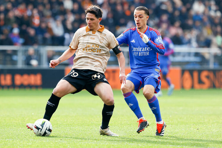 19 Laurent ABERGEL (fcl) - 06 Maxence CAQUERET (ol)   - Photo by Icon Sport