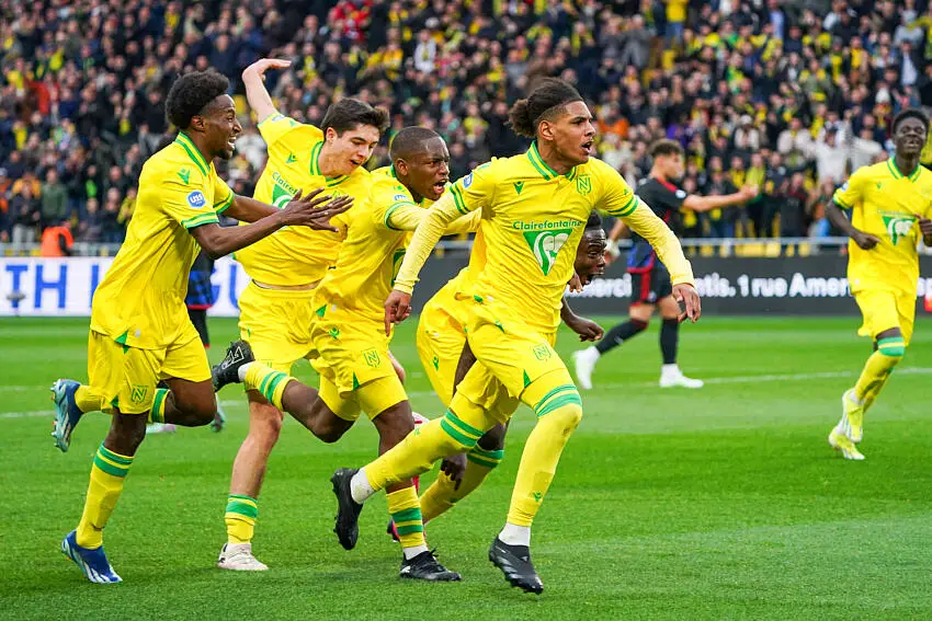 Brèves Actus Foot: Match fou, un Mabon héroïque… le FC Nantes est en demi-finale de la Youth League ! thumbnail