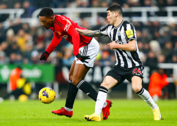 2nd December 2023; St James' Park, Newcastle, England; Premier League Football, Newcastle United versus Manchester United; Anthony Martial of Manchester United holds off Miguel Almiron of Newcastle United - Photo by Icon sport   - Photo by Icon Sport