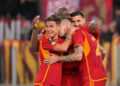 Gianluca Mancini félicité par Paulo Dybala et ses coéquipiers de l'AS Roma - Photo by Icon Sport