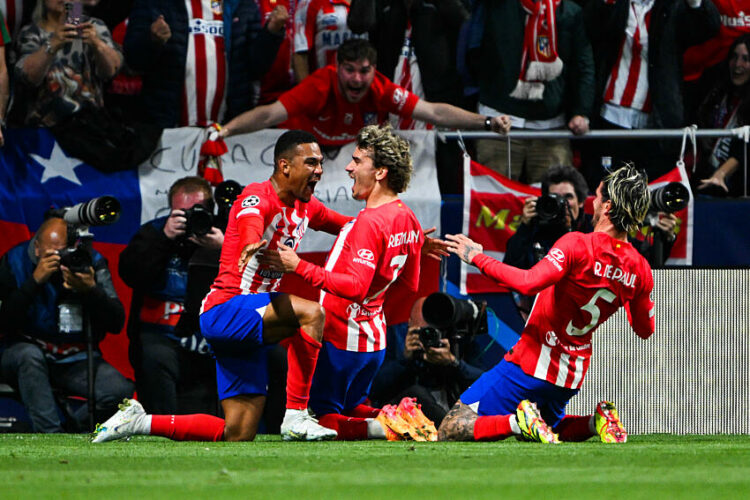 10 April 2024, Spain, Madrid: Soccer: Champions League, Atlético Madrid - Borussia Dortmund, knockout round, quarter-finals, first leg, Wanda Metropolitano. The Atlético Madrid players celebrate after scoring the 2:0 goal. Photo: Federico Gambarini/dpa   Photo by Icon Sport   - Photo by Icon Sport