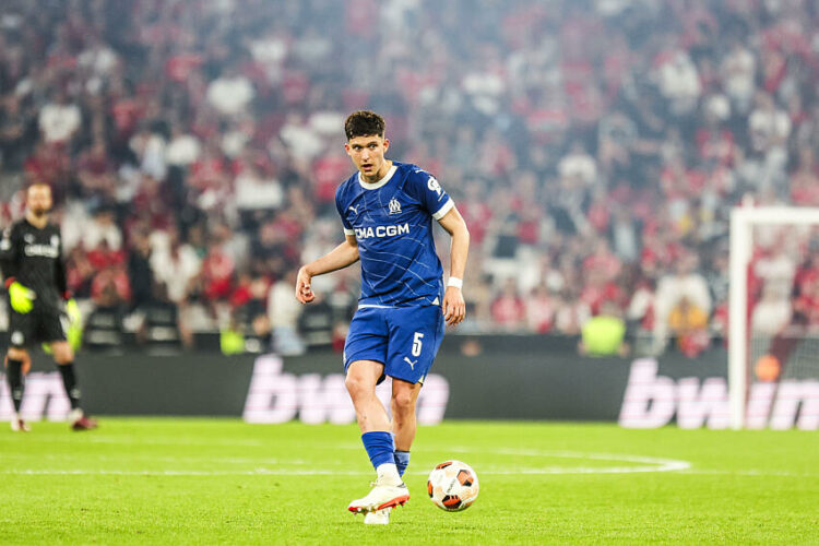 Leonardo BALERDI of Marseille during the UEFA Europa League Quarter-finals match between Benfica and Marseille at Estadio da Luz on April 11, 2024 in Lisbon, Portugal.(Photo by Johnny Fidelin/Icon Sport)   - Photo by Icon Sport