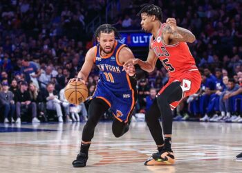 Apr 14, 2024; New York, New York, USA;  New York Knicks guard Jalen Brunson (11) looks to drive past Chicago Bulls forward Dalen Terry (25) in the first quarter at Madison Square Garden. Mandatory Credit: Wendell Cruz-USA TODAY Sports/Sipa USA   - Photo by Icon Sport