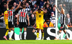 Newcastle donne une leçon à Sheffield, Manchester United cale contre Burnley !