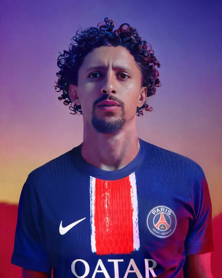 Le PSG dévoile son nouveau maillot domicile. © Paris Saint-Germain