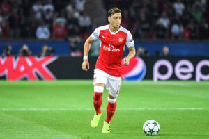Arsenal : Mezut Özil sera supporter de Tottenham contre Manchester City