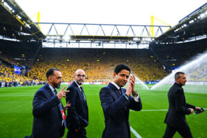 PSG – Dortmund : impressionné par le Mur Jaune, Nasser Al-Khelaïfi veut un Parc des Princes en fusion