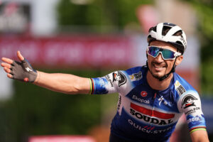 Giro : Alaphilippe met fin à un an de disette et remporte la 12e étape !
