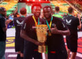 Edmond Tapsoba a remporté le doublé cette saison. Foto von Marco Steinbrenner/DeFodi Images)  Edmond Tapsoba (Bayer 04 Leverkusen) und Victor Boniface (Bayer 04 Leverkusen) show the DFB Cup, DFB-Pokal Finale, 1. FC Kaiserslautern vs Bayer 04 Leverkusen, Olympiastadion, May 25, 2024 in Berlin, Germany. (Photo by Marco Steinbrenner/DeFodi Images) DFB / DFL REGULATIONS PROHIBIT ANY USE OF PHOTOGRAPHS AS IMAGE SEQUENCES AND/OR QUASI-VIDEO.   - Photo by Icon Sport