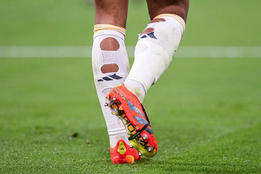 Chaussettes percées : stratégie Innovante ou simple superstition