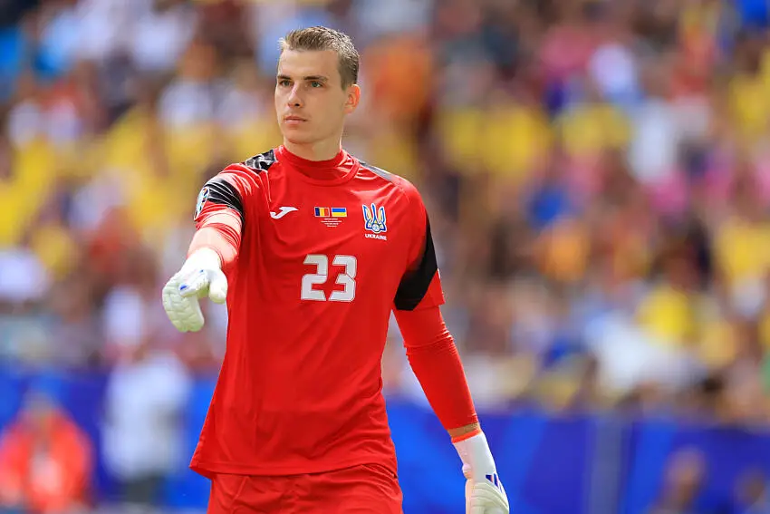 Lunin sur la guerre en Ukraine pendant l'Euro : « les soldats regardaient les matchs camouflés sous terre, avec leurs armes »