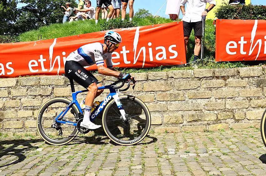 Cyclisme Christophe Laporte s’impose à ParisTours Sport.fr