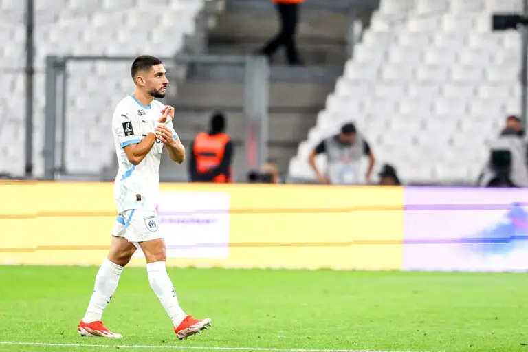 Neal Maupay après son carton rouge contre Angers avec l'OM à l'Orange Vélodrome.