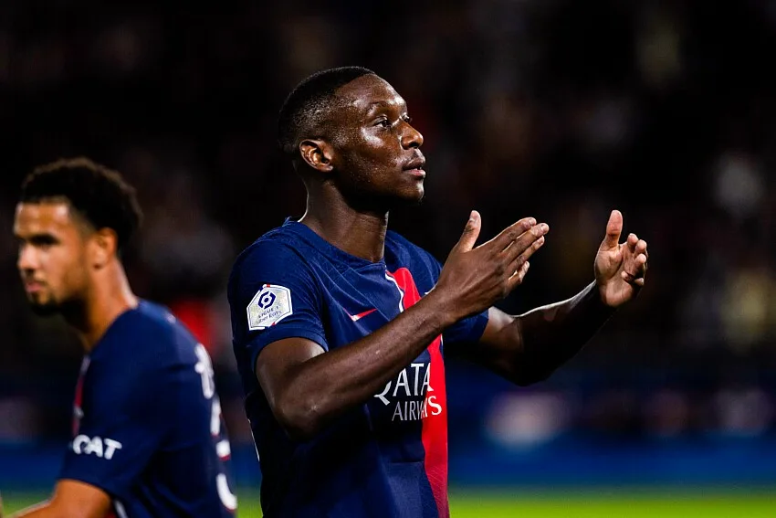 Randal Kolo Muani avec le PSG en 2023 face à l'OM
