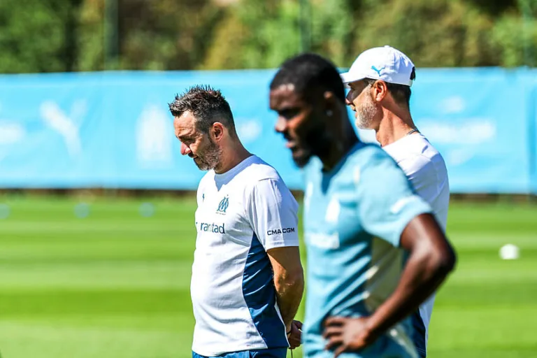 Roberto De Zerbi avec Lilian Brassier à l'OM