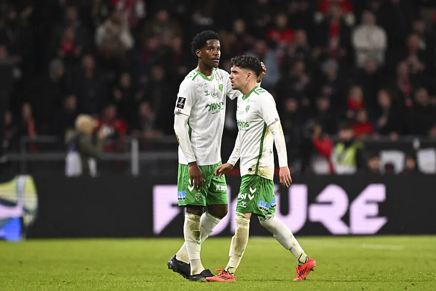 Mathieu Cafaro avec l'ASSE, le regard dans le vide lors de la claque reçue contre le Stade Rennais