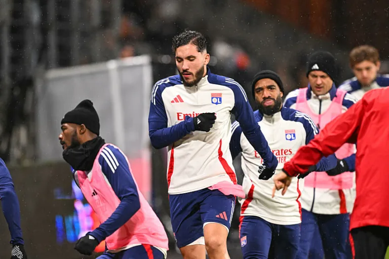 Rayan Cherki avec l'OL avant Angers