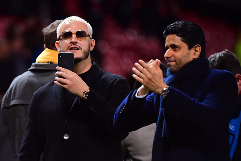 DJ Snake et Nasser Al-Khelaifi en 2019 à Manchester pour voir United / PSG