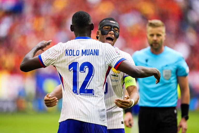 Kylian Mbappe et Randal Kolo Muani avec les Blues lors de l'Euro 2024