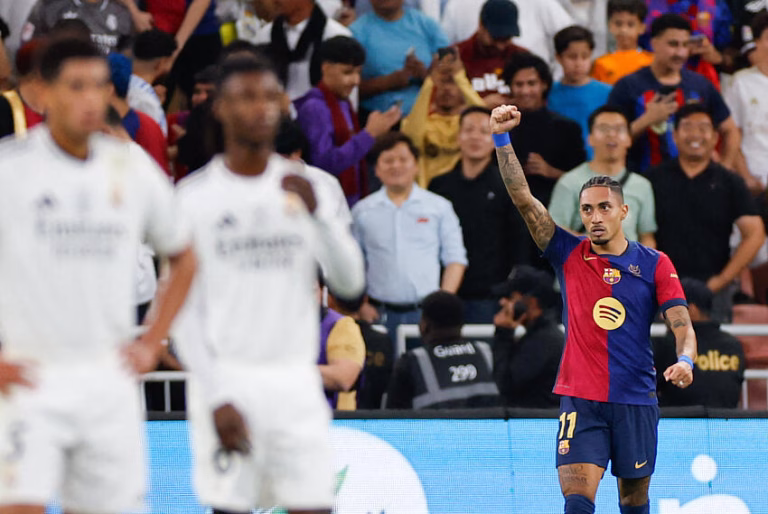 Raphinha avec le Barça contre le Real Madrid